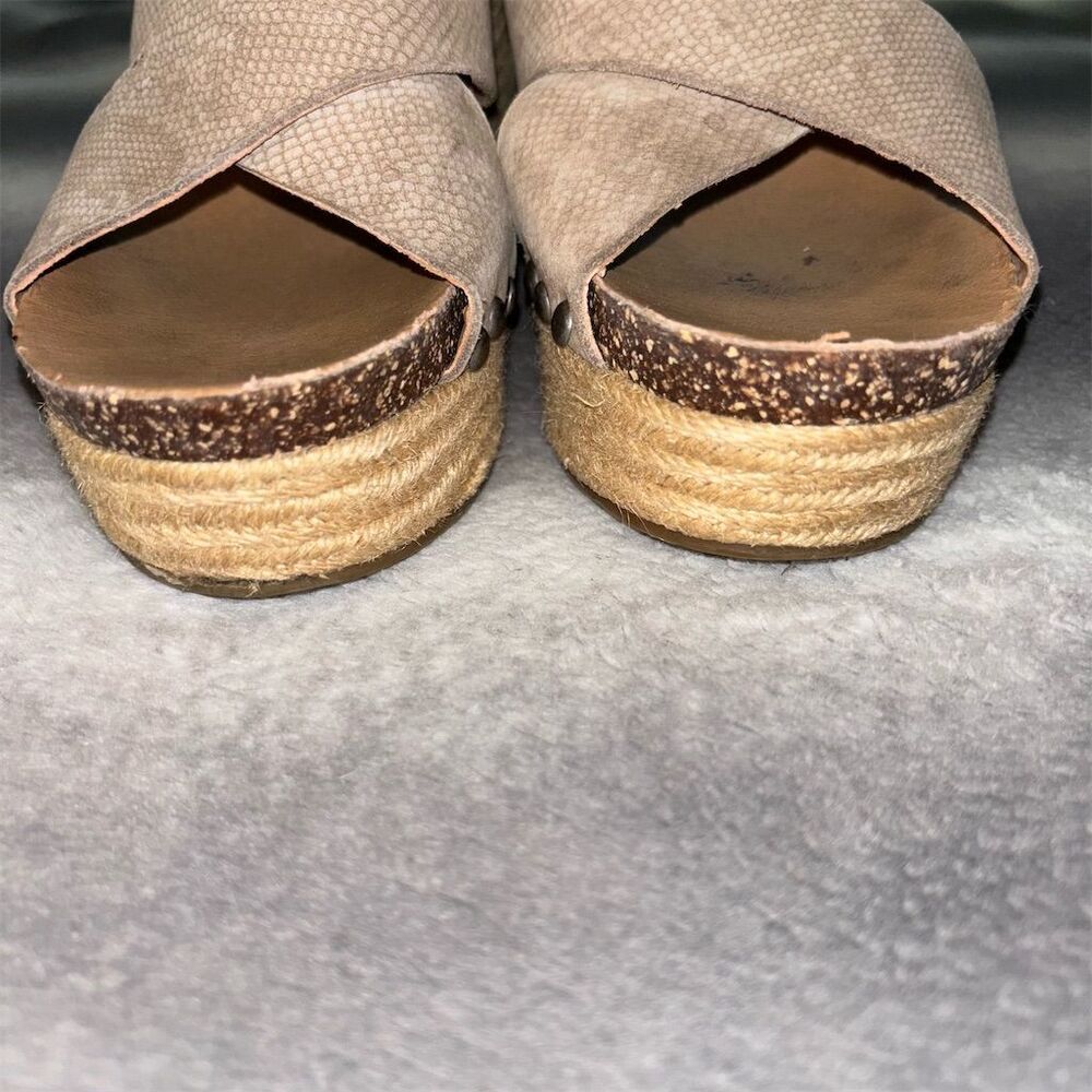 Lucky Brand Women's Neeka Taupe Slide Wedge Sandals Size 7.5M - Picture 10 of 16